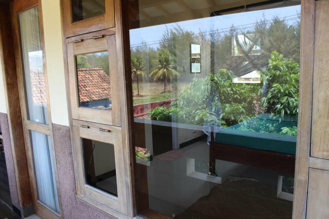 Harrys Oceanhouse 2 Pacitan Appartement Buitenkant foto