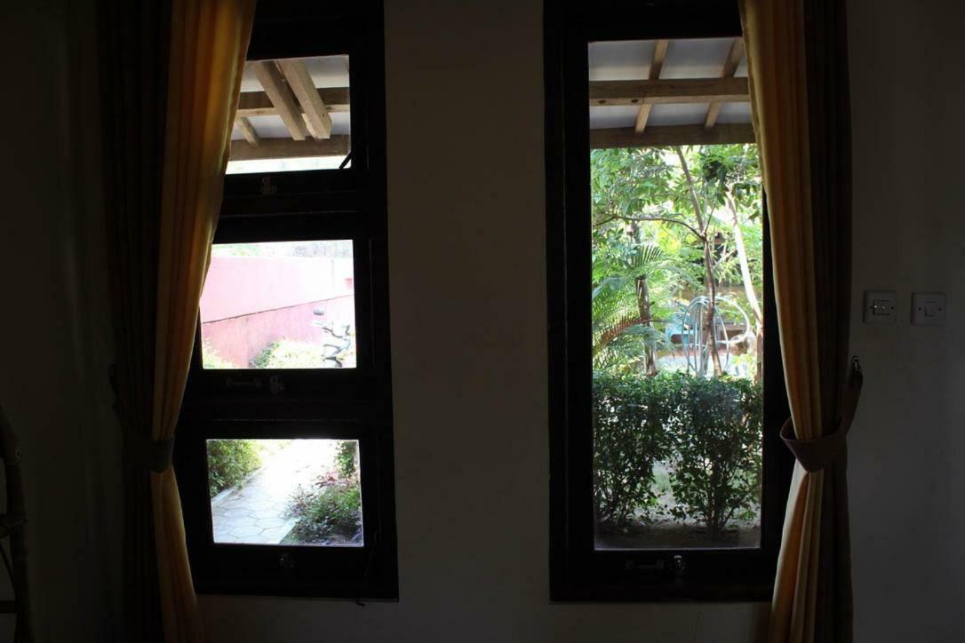 Harrys Oceanhouse 2 Pacitan Appartement Buitenkant foto