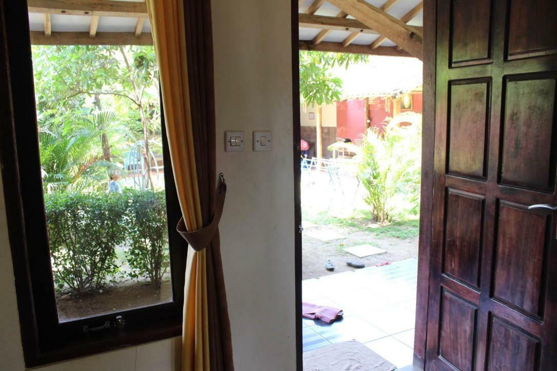 Harrys Oceanhouse 2 Pacitan Appartement Buitenkant foto